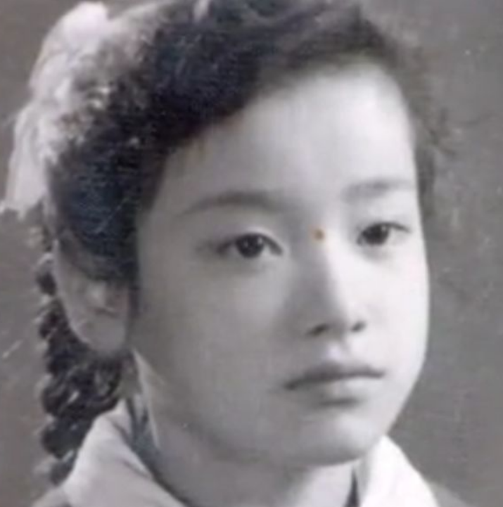 索宝莉：因一首歌爆红，为丈夫屈建远嫁，身世凄苦，56岁病逝异乡