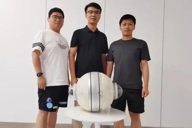父亲尿毒症、奶奶结肠癌，寒门小伙“变身”交大博士，研发“球形机器人”！