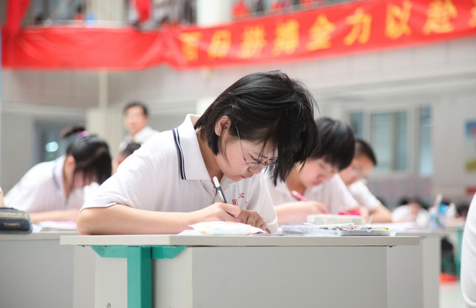 为何每年高考前夕，“避孕药”销量剧增，资深班主任含泪说出实情