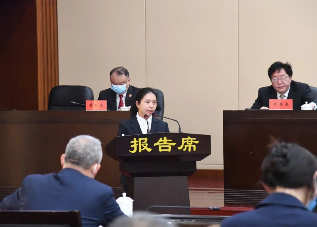 市六届人大常委会举行第三次会议