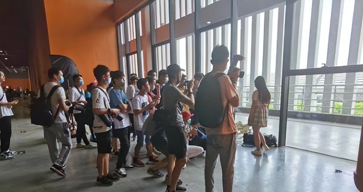 进宫三月后出来的小尤奈，在外网的照片愈发不堪入目！-哪边嗨