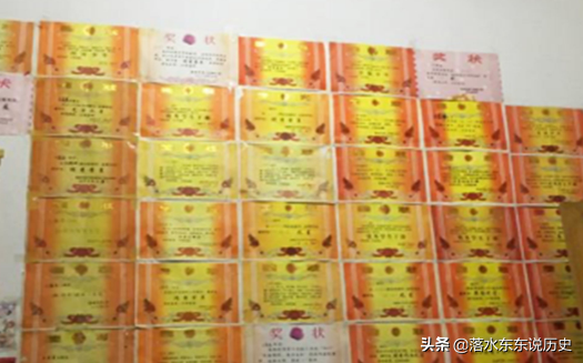 湖南19岁养女高考金榜题名，私下却与富爸爸相认，被骂忘恩负义