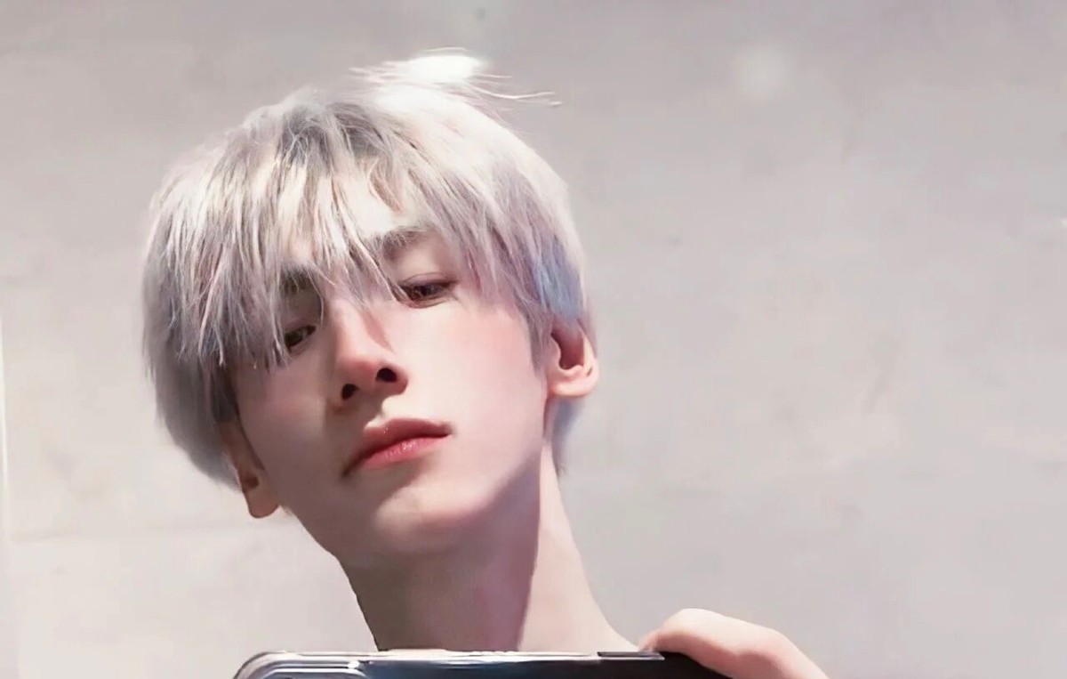 同样是演“白发美男”，有人一眼万年，有人像顶了一头枯草