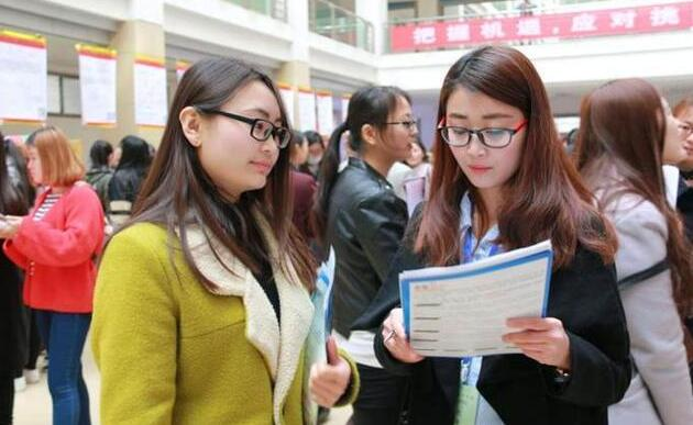 某幼师抱怨自己“工资低”，看完真实收入后，家长：人要学会知足