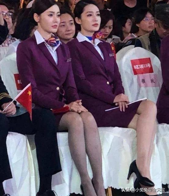 《中国机长》中的女乘务员，气质很出众