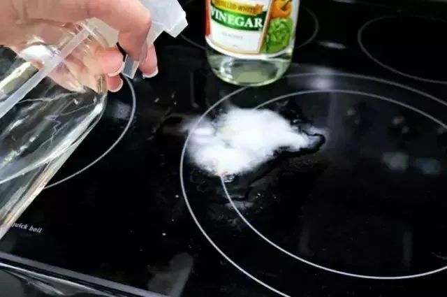 厨房油污重总擦不干净怎么办？好百邻五星保洁师教你有效清洁