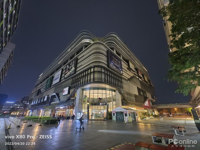 极弱光线也难不倒它们，三款夜拍能力拉满的手机
