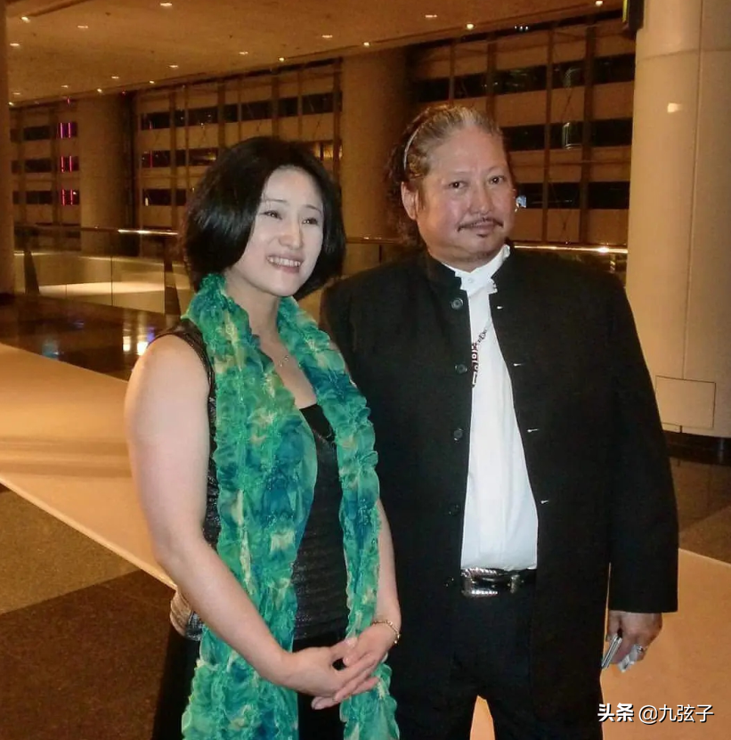 师爷说：跟着洪金宝有饭吃，“打女”大岛由加利的跨国情缘