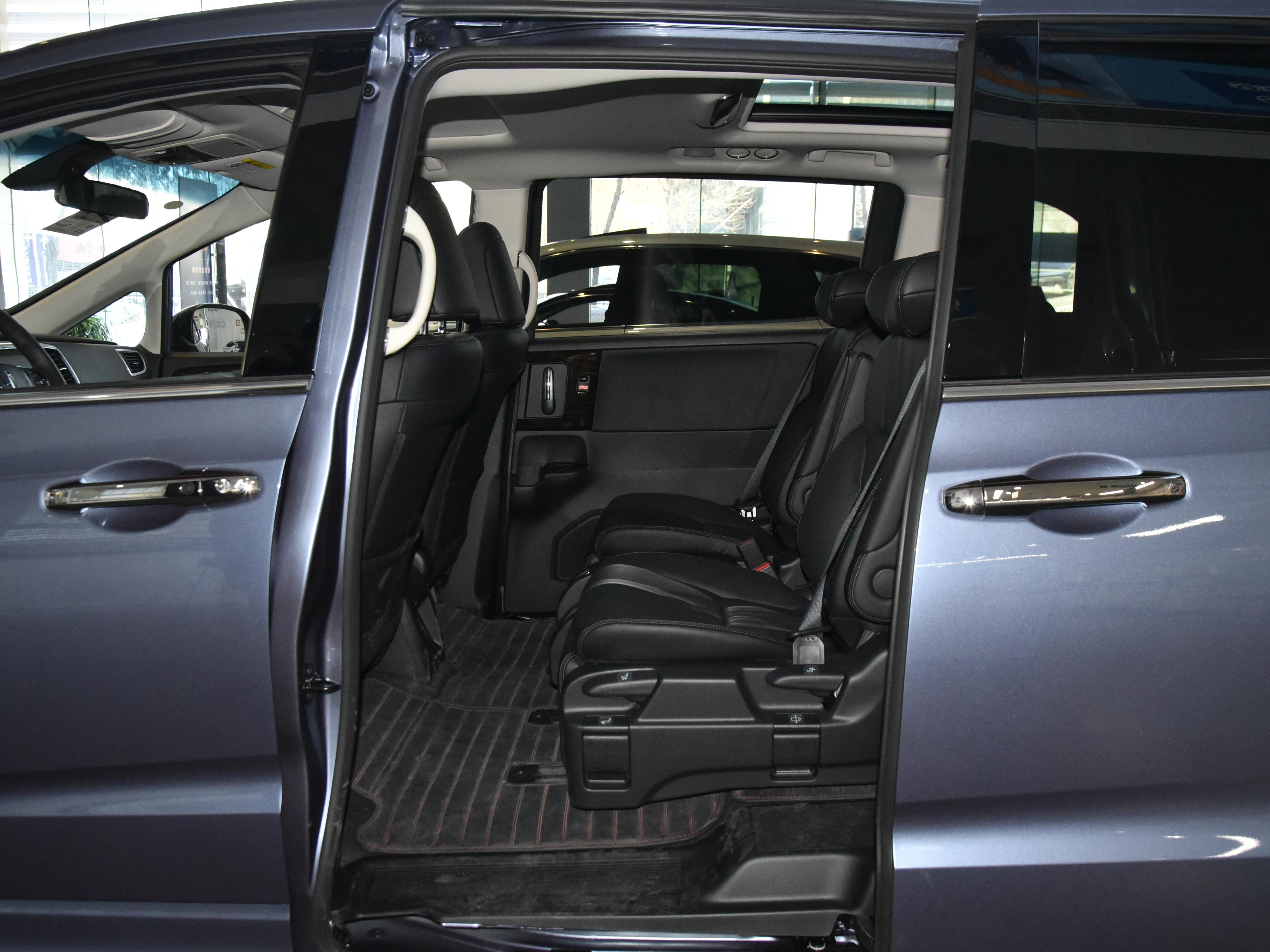 7座大mpv才跑5.8个油,现车就能买配置还不低,实拍本田奥德赛