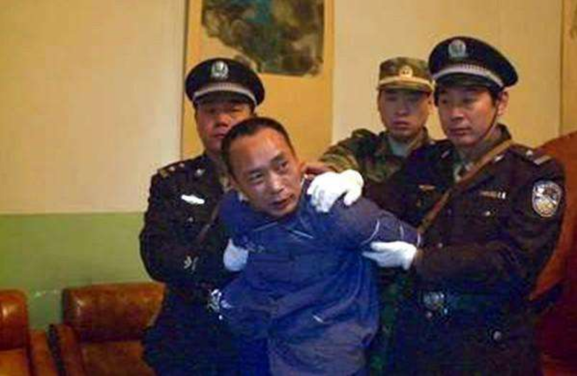 2001年，河北男子引爆宿舍楼致146人遭殃，被捕后：早想炸死他们