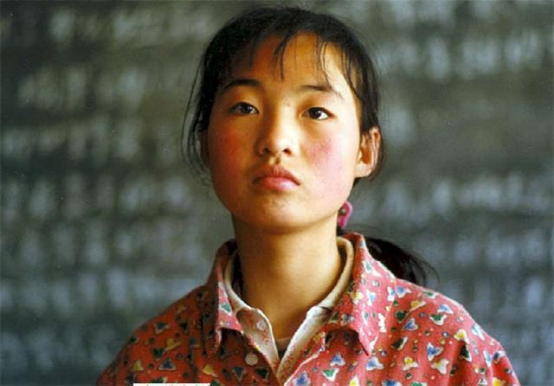 被张艺谋劝退娱圈后，转身嫁美籍华人，“谋女郎”魏敏芝怎样了？