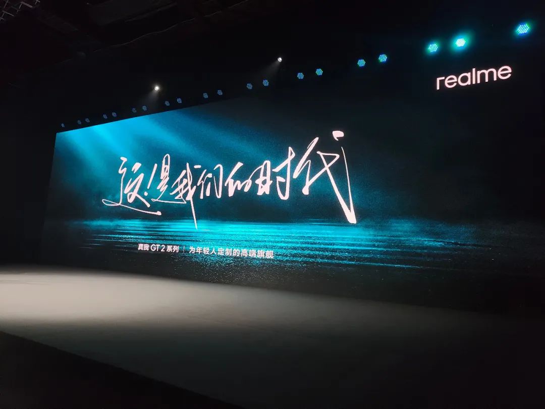 荣耀MagicV折叠屏背部设计官宣；一加10系列1月11日发布
