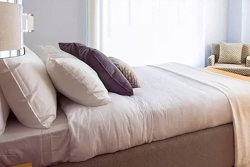 耳朵里面经常痒，想要动手挠？提醒：你要小心这2种异常现象了