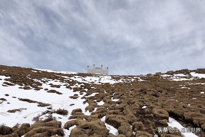 冬日的五台山，白雪皑皑、寂静美丽，一片净土温润通透滋润心灵