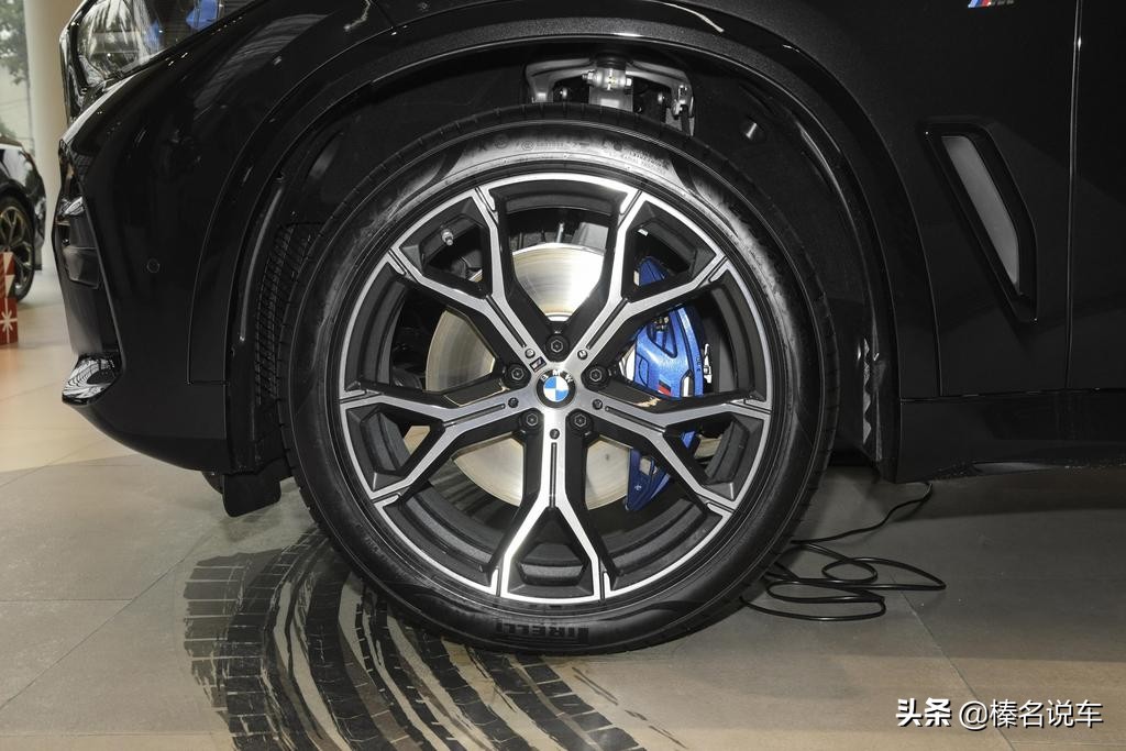 宝马X5进口版评测—3.0T 直列六缸有备而来，8AT变速箱依旧平顺