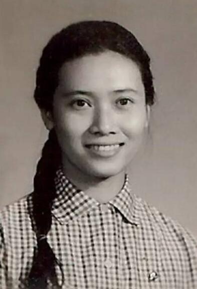 “歌唱家”朱逢博：丈夫死后不愿下葬遗体，痴情守候骨灰14年