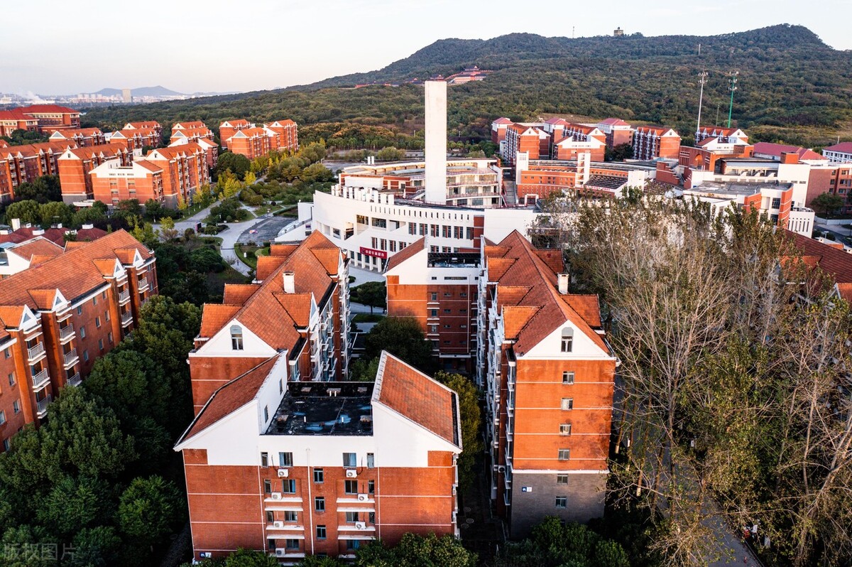 分数太低，只能选择民办大学保住本科学历，重点考虑这4所大学