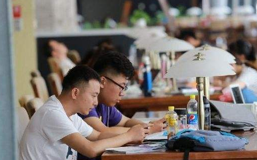著名毒鸡汤：凌晨四点的哈佛、清华深夜的图书馆，你还在信吗？
