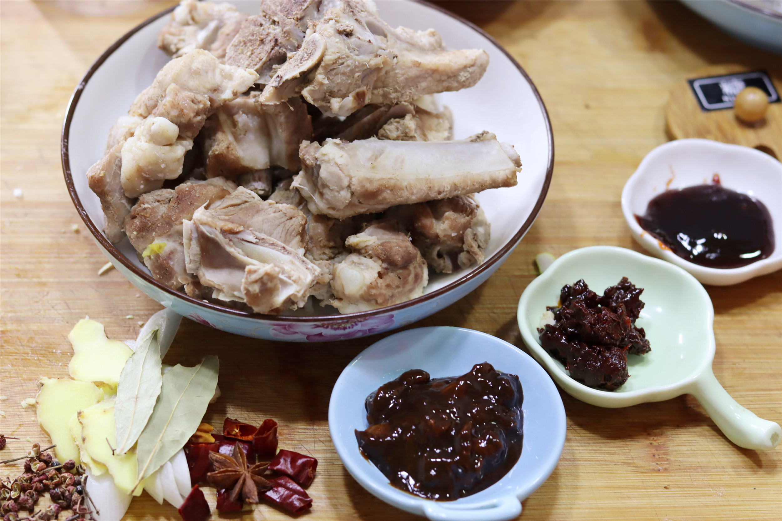 資深吃肉愛好者：排骨這吃法，回回不夠吃，香到家，有條件的試試