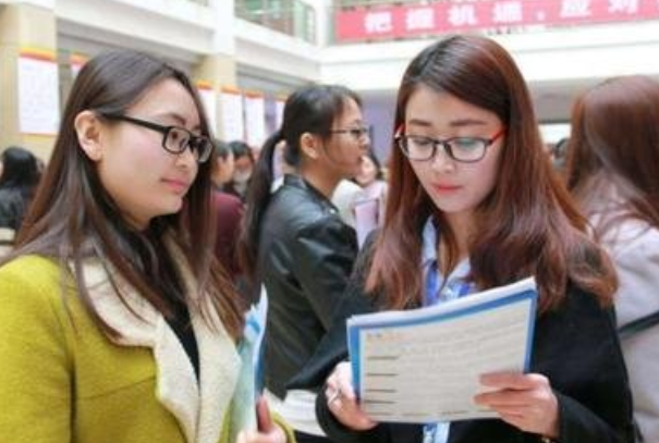 网传事业单位工资上调500？落实车补不是梦，不用再羡慕公务员了