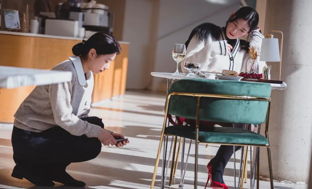 想学《寄生虫》，可惜功败垂成