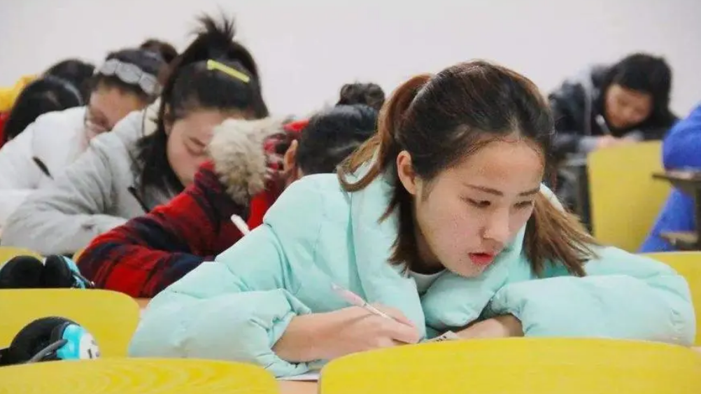 四六级名额要靠“抢”？不仅如此，对于报考资格学校也有了新规定