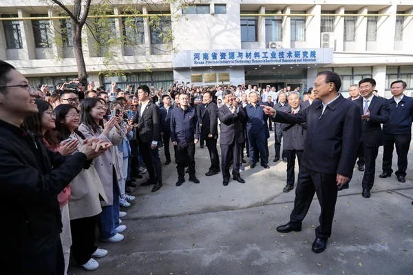 央视聚焦，打破日韩垄断，登上人民大会堂！93年来，郑州大学精彩不断！