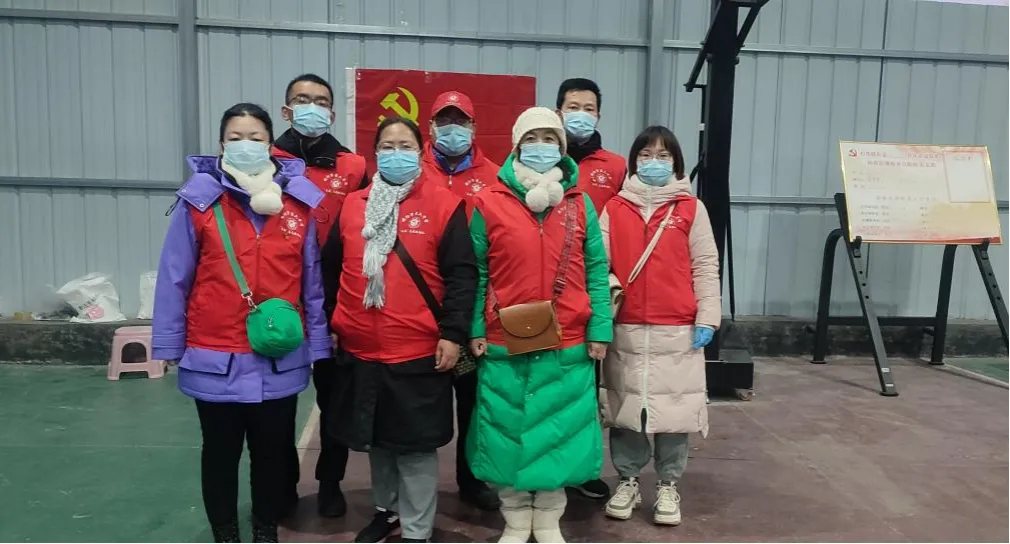 安阳市六中：抗疫一线党旗飘扬