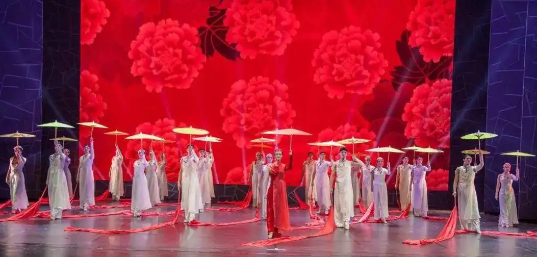 46岁“巨婴”郭冷：除了跳舞，连衣服都不会洗，年入百万无人敢嫁