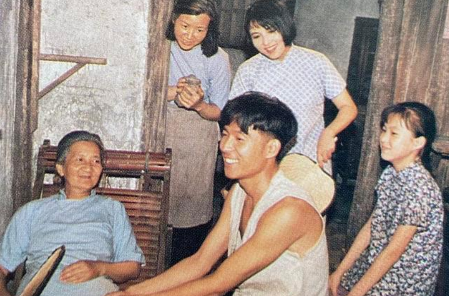 “老戏骨”谢园：至死无儿女送终，小娇妻邱悦后悔丁克了吗？