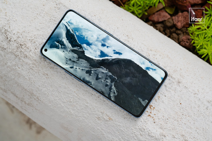 OPPO Reno7 Pro 评测：超感光猫眼镜头会发光