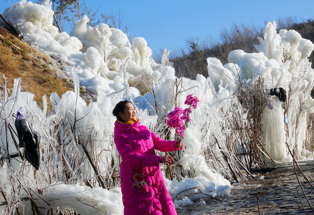 七彩峡谷冰雪节