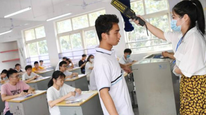 高考答题卡为何必须要用2B涂？电脑上扫描后的试卷，对比效果明显