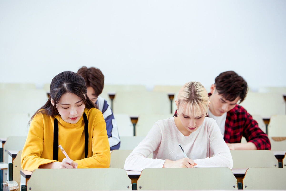 教师反馈在大学生英语写作思辨能力培养中的作用研究