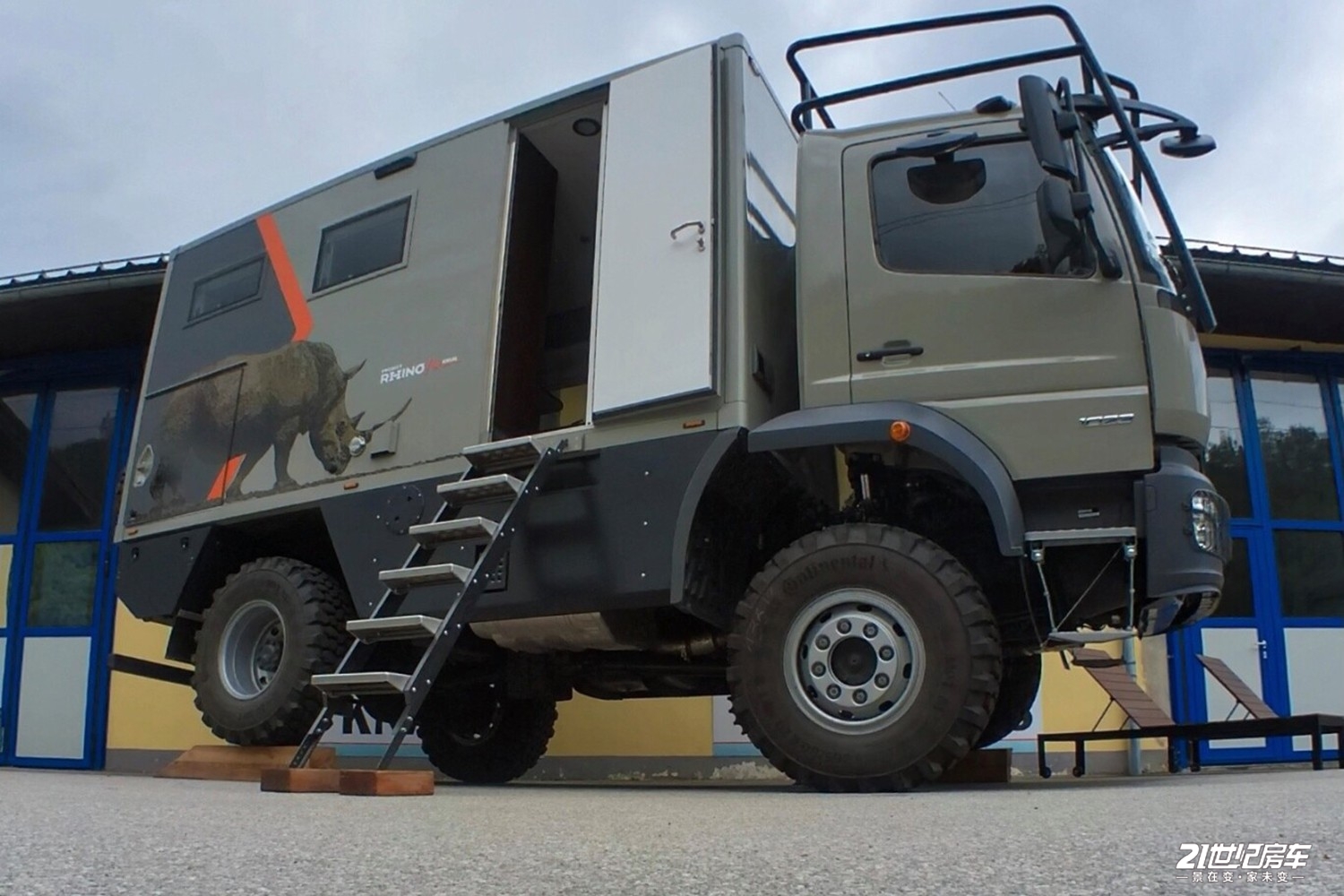 越野房车的内饰还能做成这样奔驰atego全时四驱越野房车