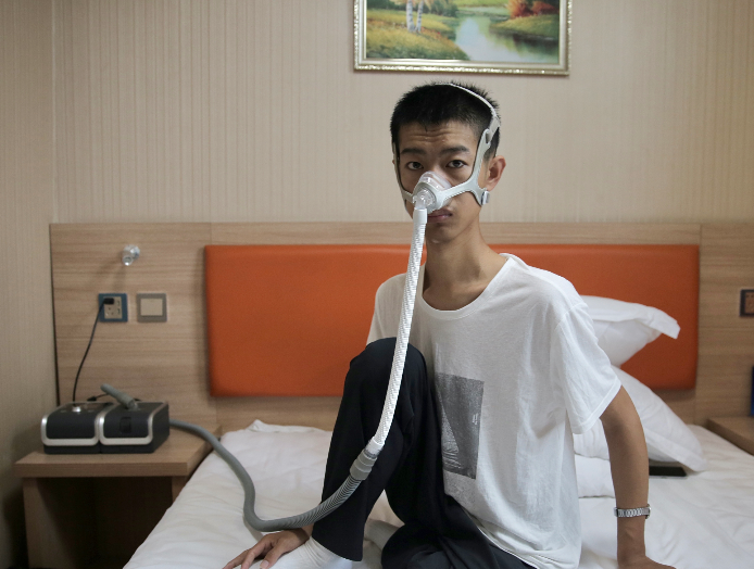 辽宁少年身患罕见病，每晚戴呼吸机入睡，高考662分考上南开大学