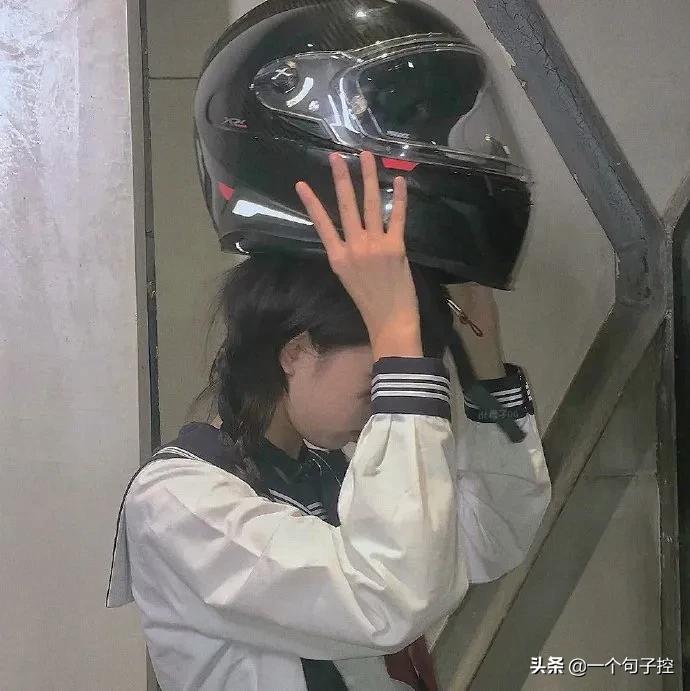 不要浪费时间追忆失去的东西。你得朝前看，因为生命不会走回头路