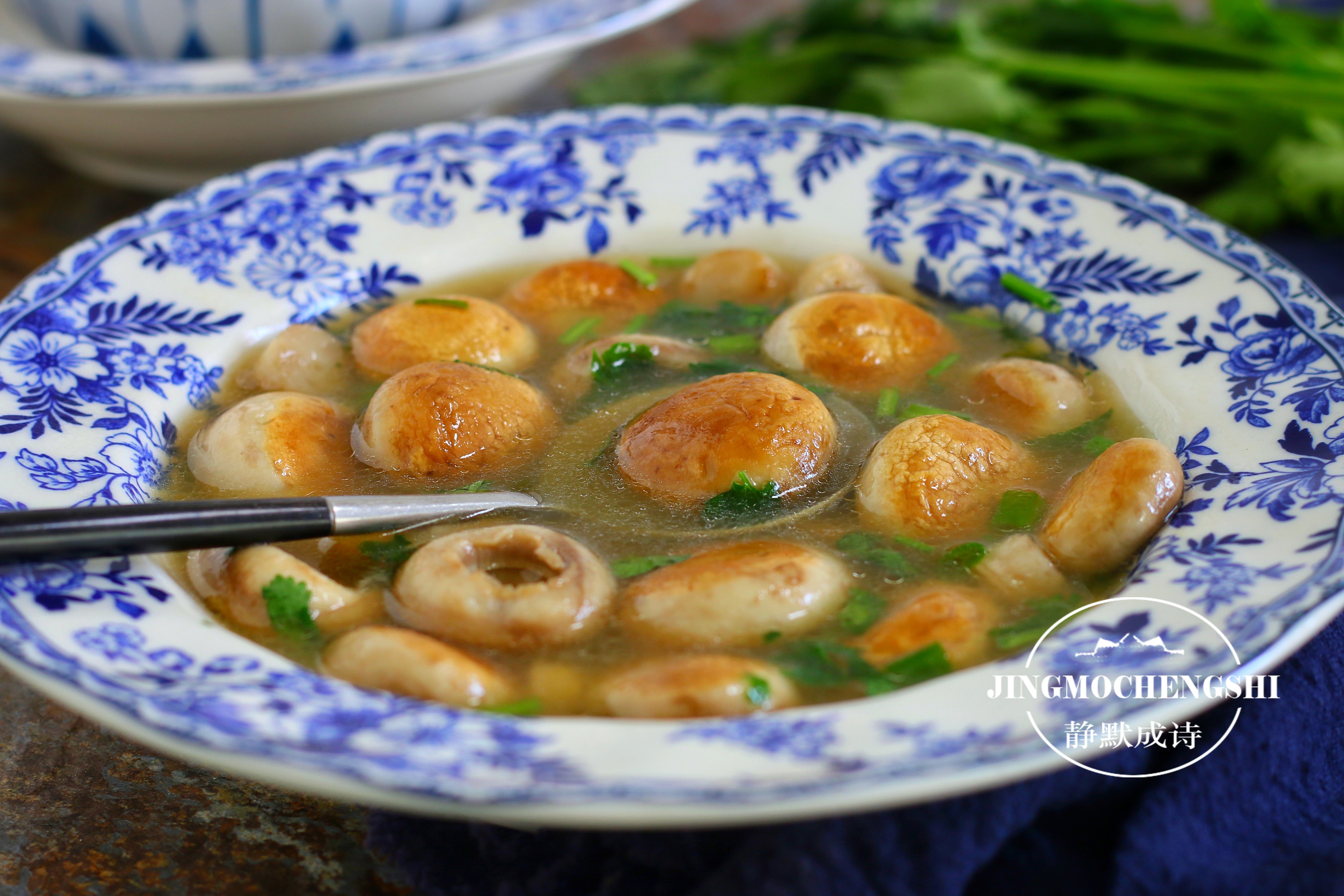 不要轻易尝试这个快手汤，一不小心就会鲜掉眉毛，太好喝了