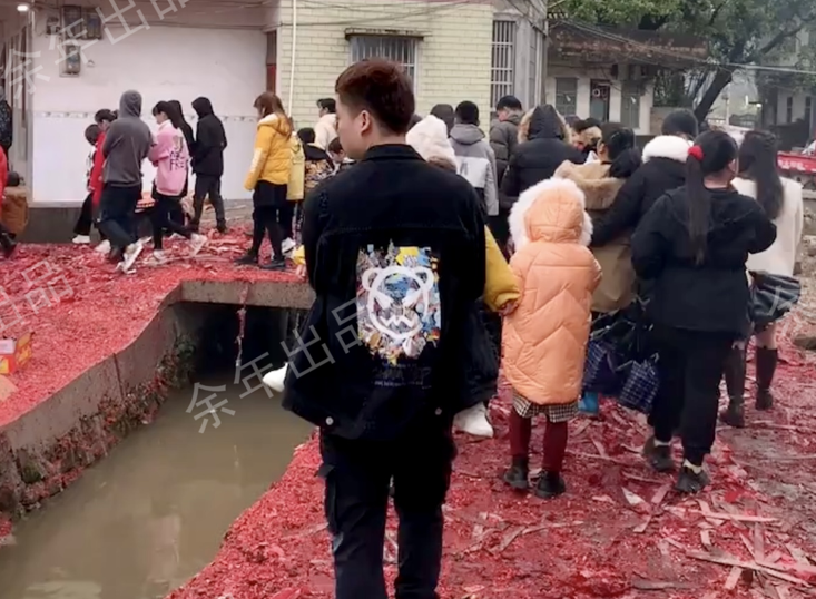 稀奇！广西25岁男子，宣布终生不婚，宴请90桌办“寡古酒”