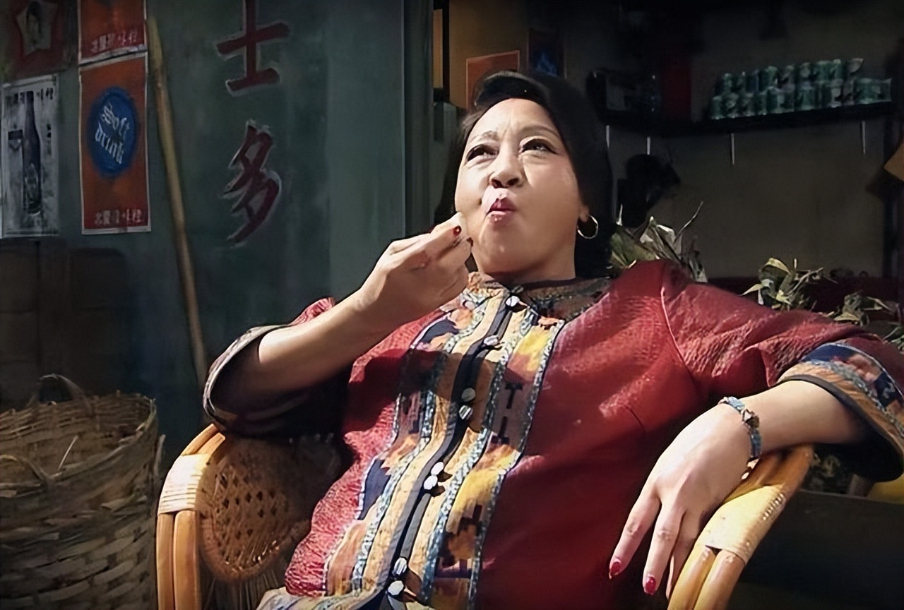 “包租婆”元秋：星爷唯一不敢骂的人，连洪金宝成龙都要礼让三分