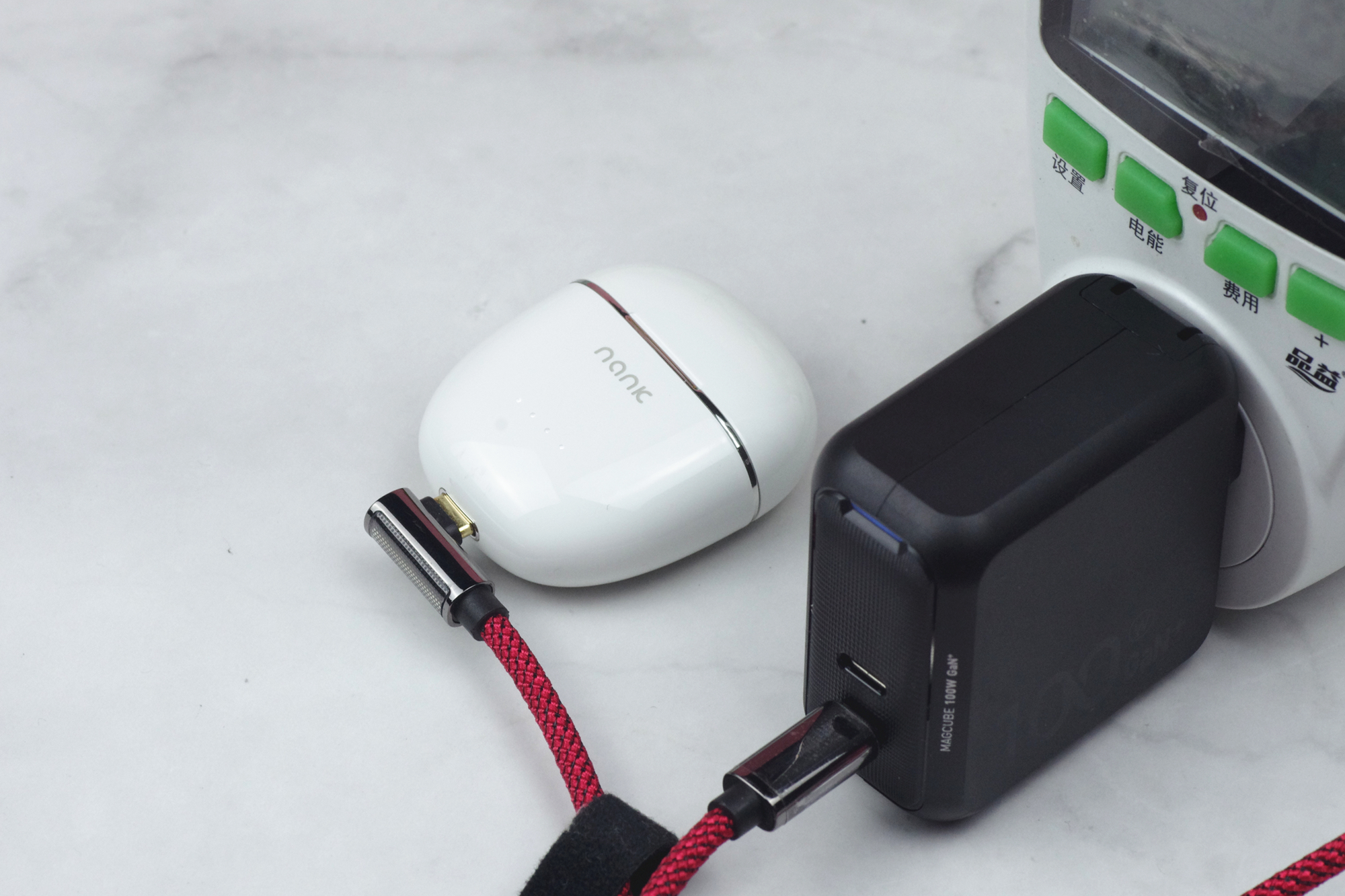 充電小鋼炮，筆記本手機都能用，Aohi 100W氮化鎵充電器體驗