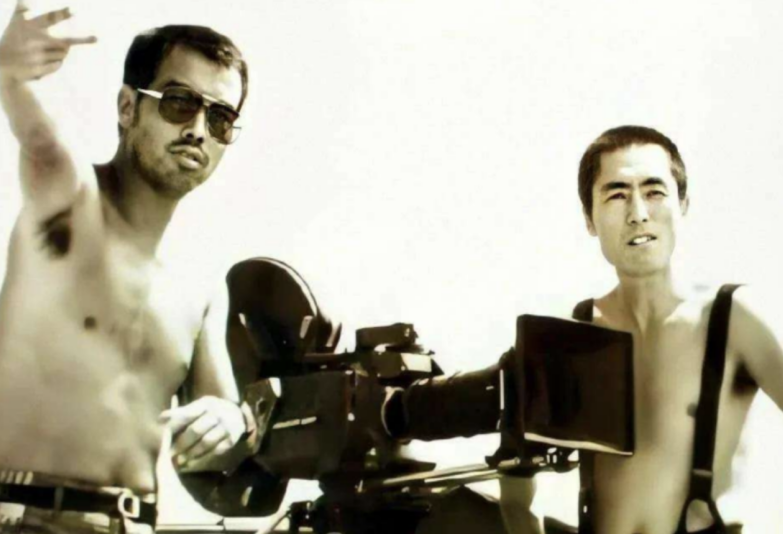 同是第五代顶流导演，把冯小刚张艺谋放在一起对比，差距就出来了