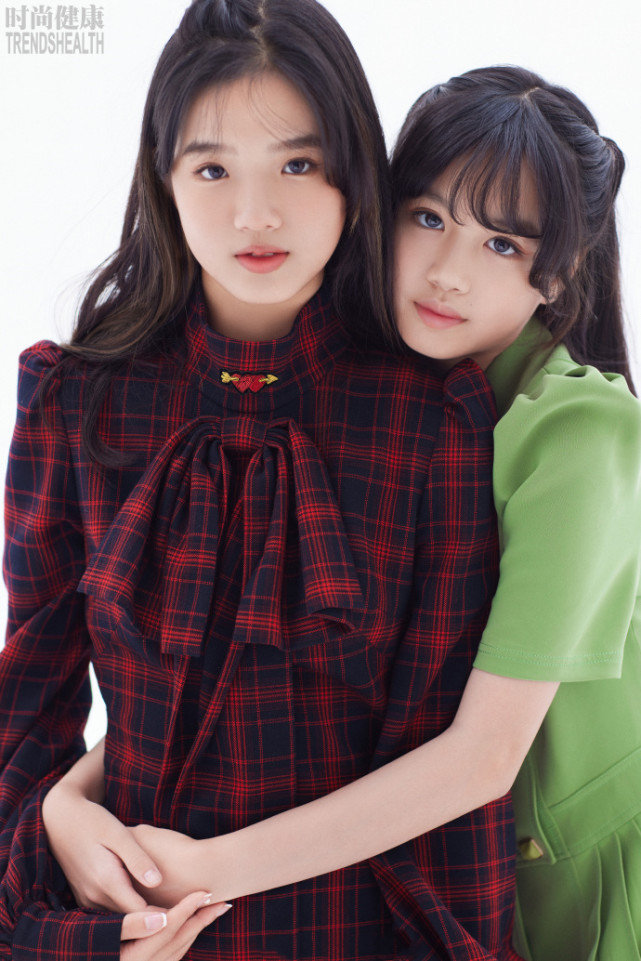 钟丽缇与俩女儿写真曝光，Jaden颜值逆袭星范儿足，考拉最像妈妈