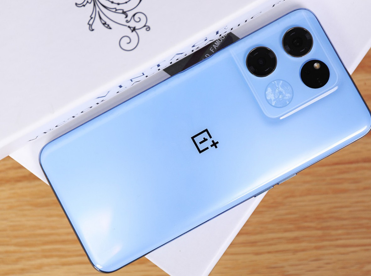 目前高性价比的4款“12+256GB”手机，优点非常突出，最低1799元