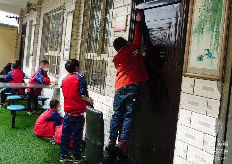 延安黄陵红军小学“弘扬雷锋精神 共建绿色黄陵”系列活动——三年级志愿者小分队