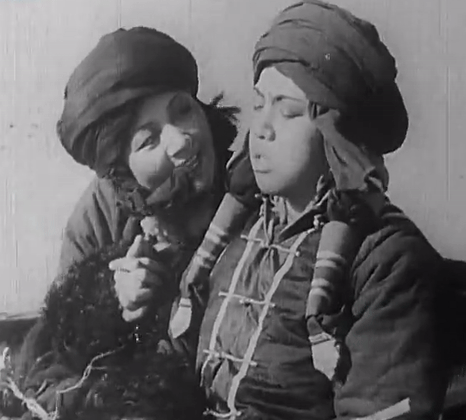 吴茵33岁确立“东方第一老太婆”的地位，终身未育，晚年写回忆录