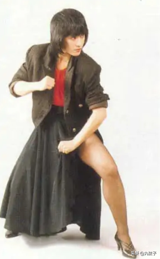 师爷说：跟着洪金宝有饭吃，“打女”大岛由加利的跨国情缘