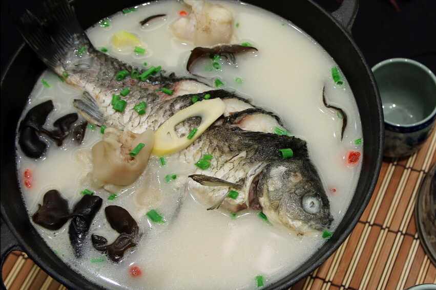 不管炖什么鱼汤，牢记5不放窍门，炖出来的鱼汤鲜美奶白，无腥味