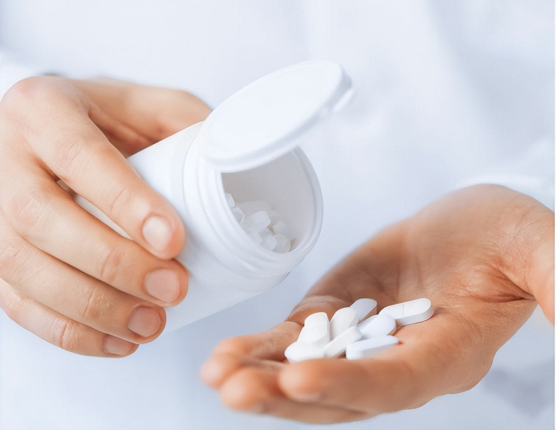 尿酸“超标”，身体会出现4个“信号”，占一个，也要开始控制