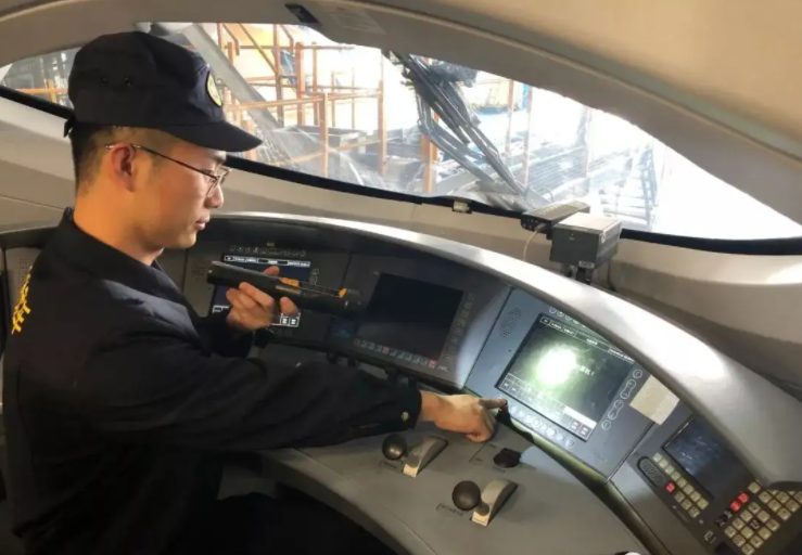 铁路局一职难求？这4个对口专业学生不要错过，上岗概率十拿九稳